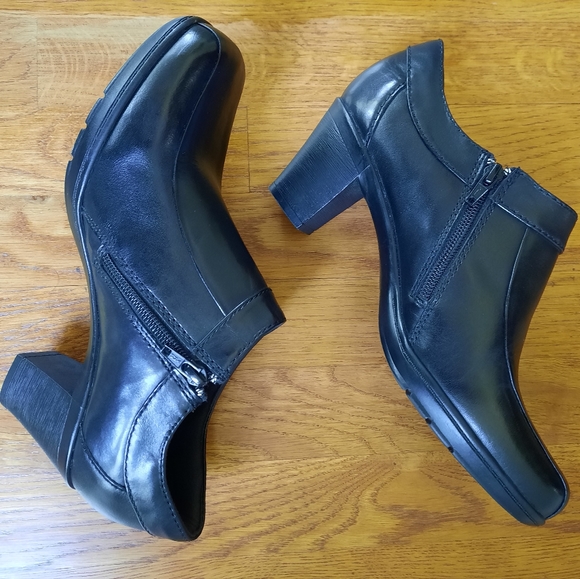 Clarks Bendables Women's Black Leather Zip Up Ankle Bootie Square Toe Sz 9.5 M - Picture 6 of 11